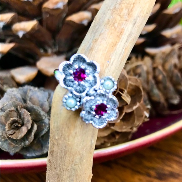 Avon Floral Ring SZ 7 - Picture 2 of 5